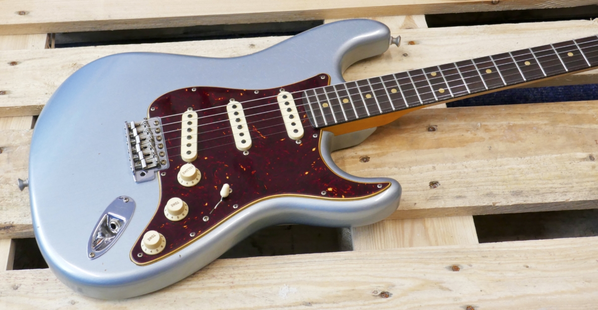 Fender stratocaster ice blue store